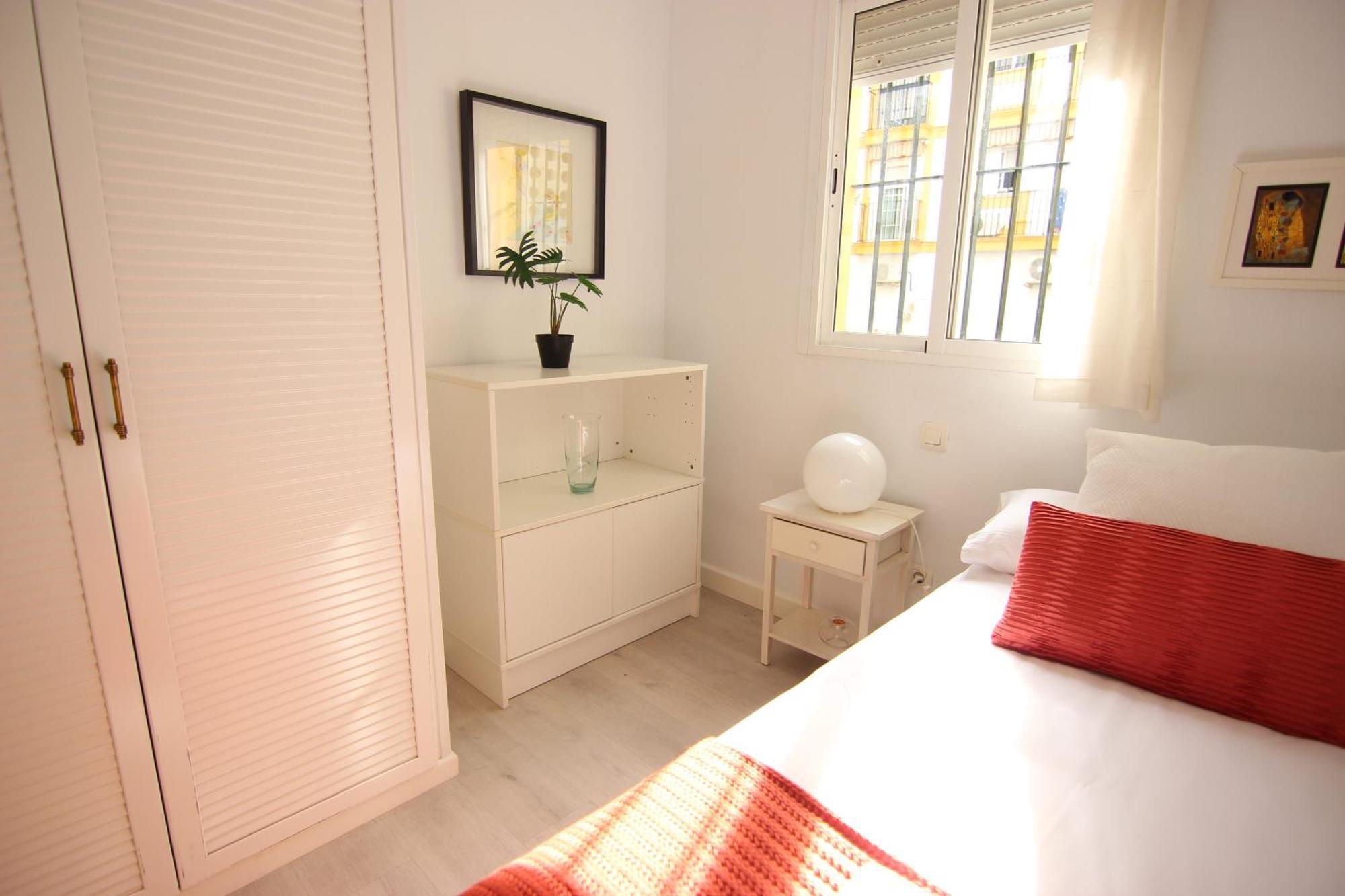 Rentalsevilla Espacioso Apartamento En La Alameda De Hercules Con Parking Екстериор снимка