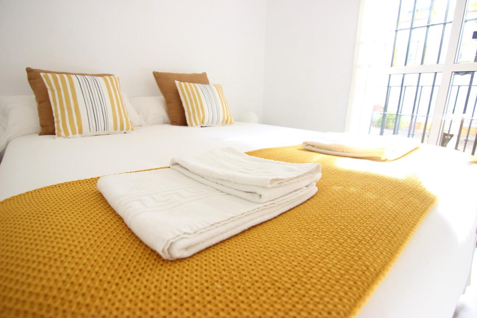 Rentalsevilla Espacioso Apartamento En La Alameda De Hercules Con Parking Екстериор снимка
